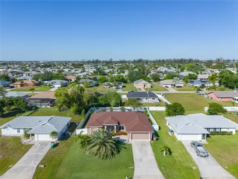 810 SW 10th Place Cape Coral FL 33991