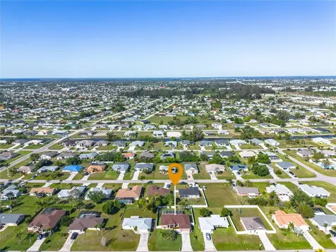 810 SW 10th Place Cape Coral FL 33991