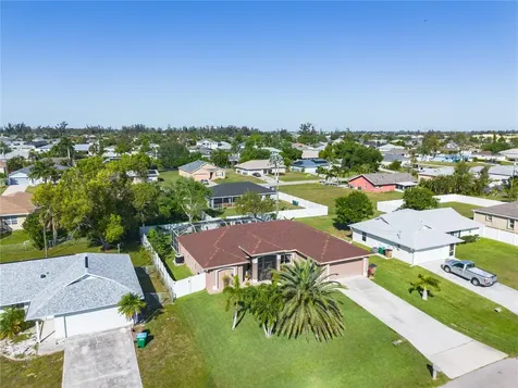 810 SW 10th Place Cape Coral FL 33991