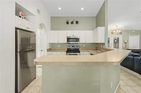 810 SW 10th Place Cape Coral FL 33991