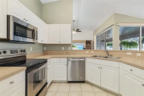 810 SW 10th Place Cape Coral FL 33991