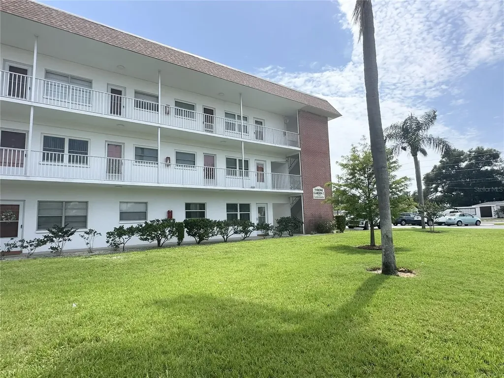 5728 14th Avenue N St Petersburg FL 33710