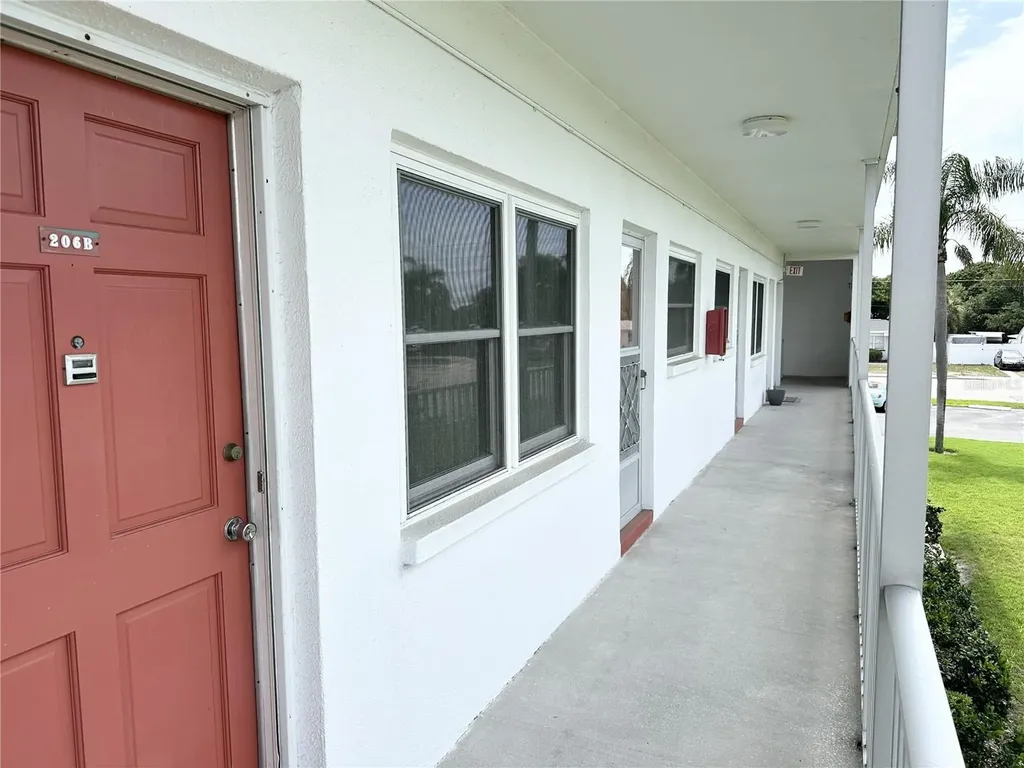5728 14th Avenue N St Petersburg FL 33710
