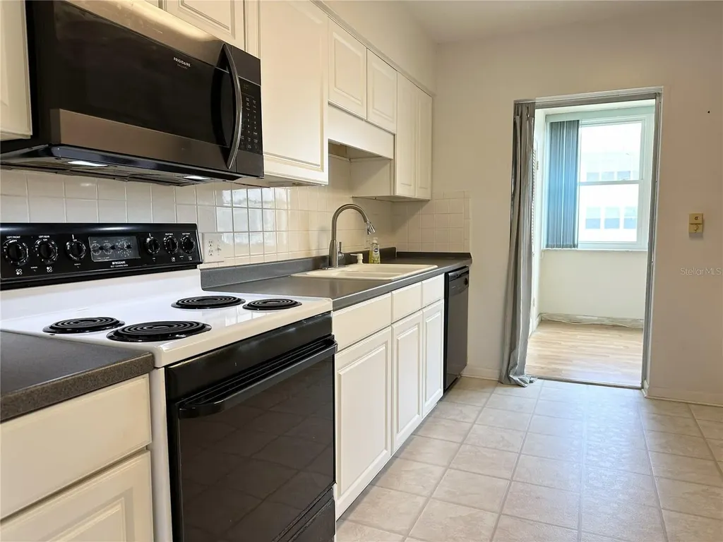 5728 14th Avenue N St Petersburg FL 33710