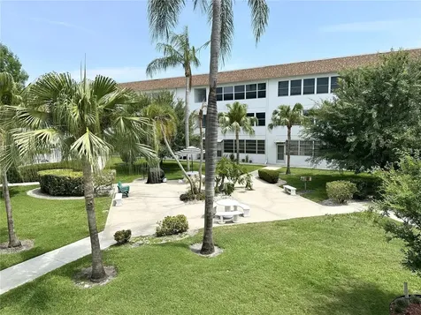 5728 14th Avenue N St Petersburg FL 33710