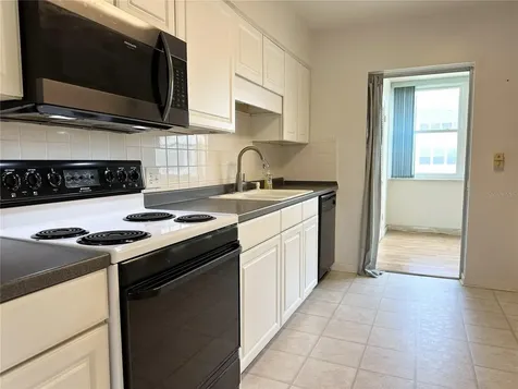 5728 14th Avenue N St Petersburg FL 33710