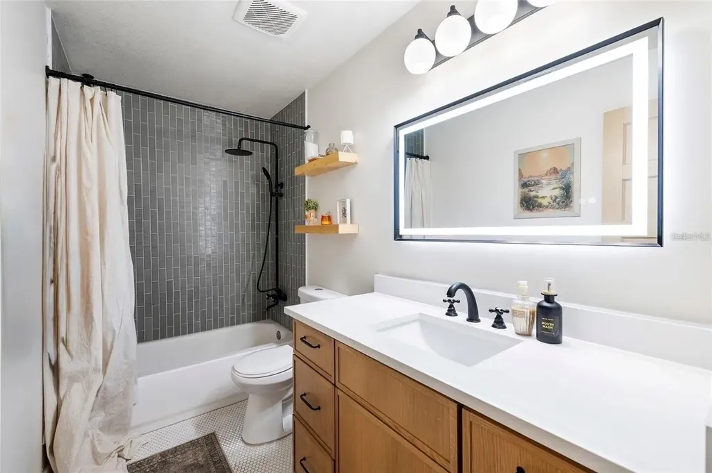 8212 Sunny Vale Place Tampa FL 33615