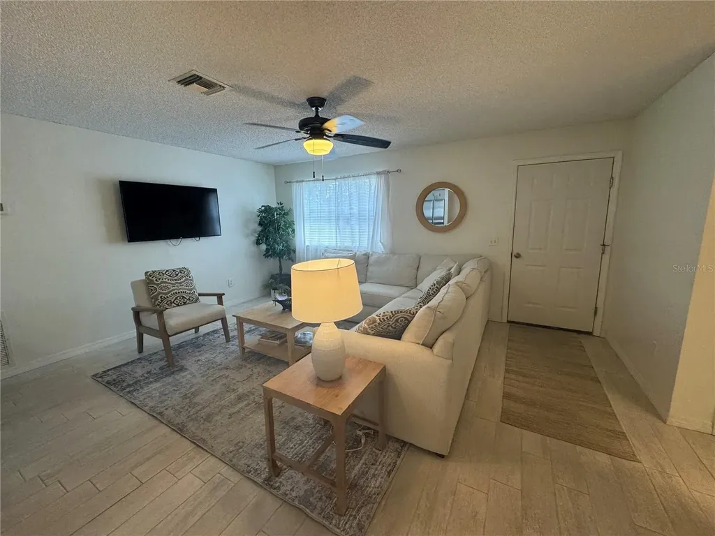 314 Juarez Way Lady Lake FL 32159