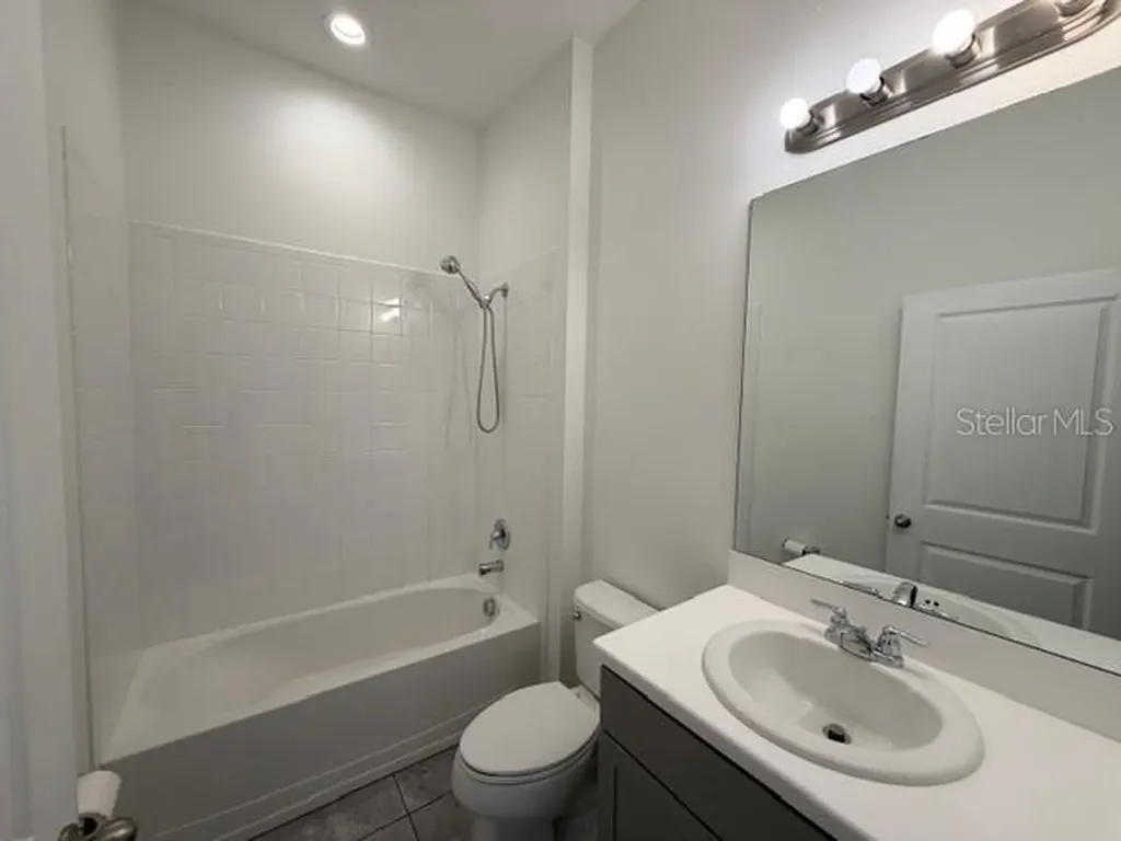 998 Grand Hilltop Apopka FL 32703