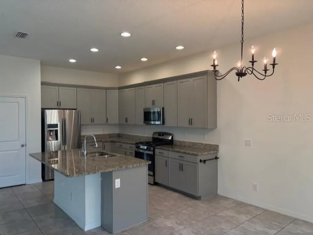 998 Grand Hilltop Apopka FL 32703