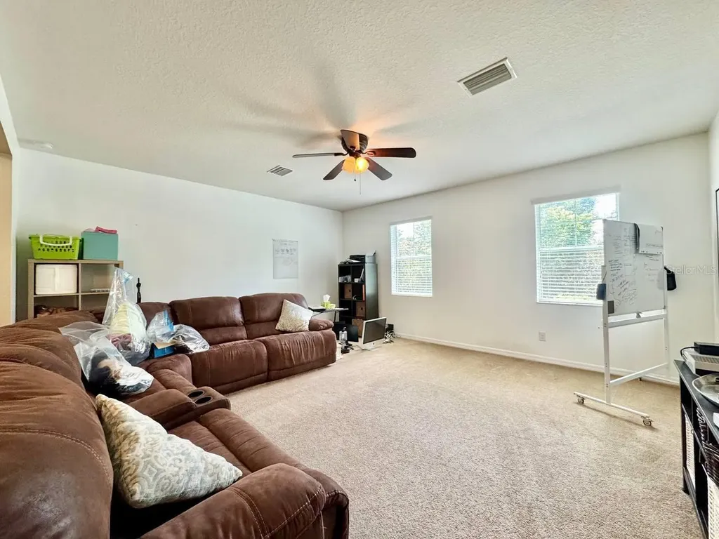 5105 Oakline View Drive Lithia FL 33547