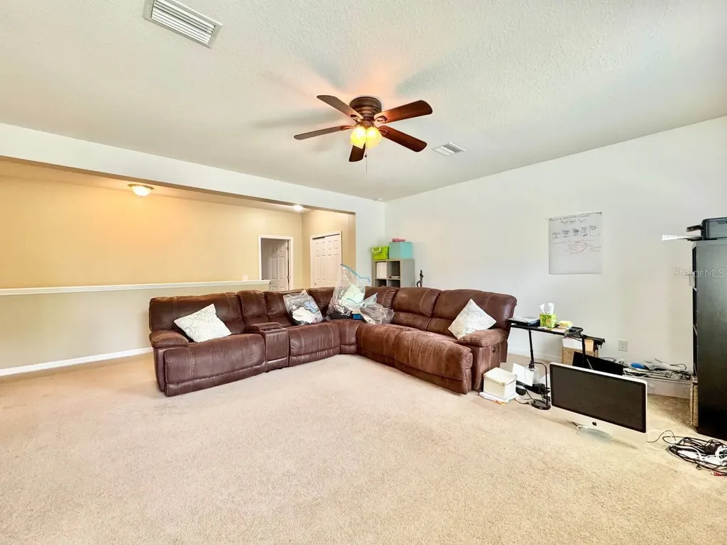 5105 Oakline View Drive Lithia FL 33547