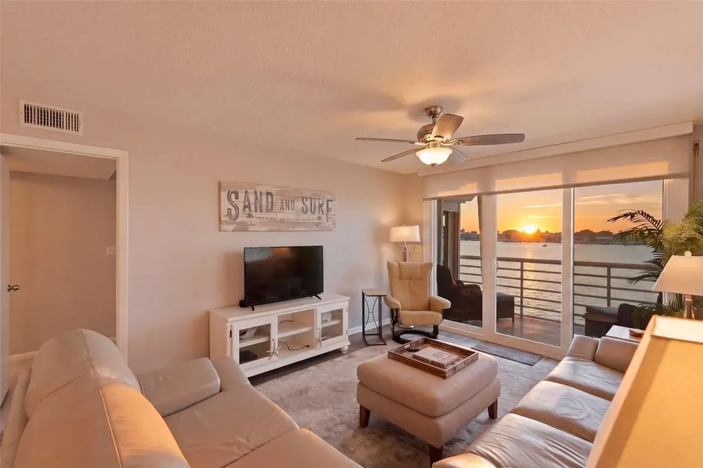 6085 Bahia Del Mar Circle St Petersburg FL 33715