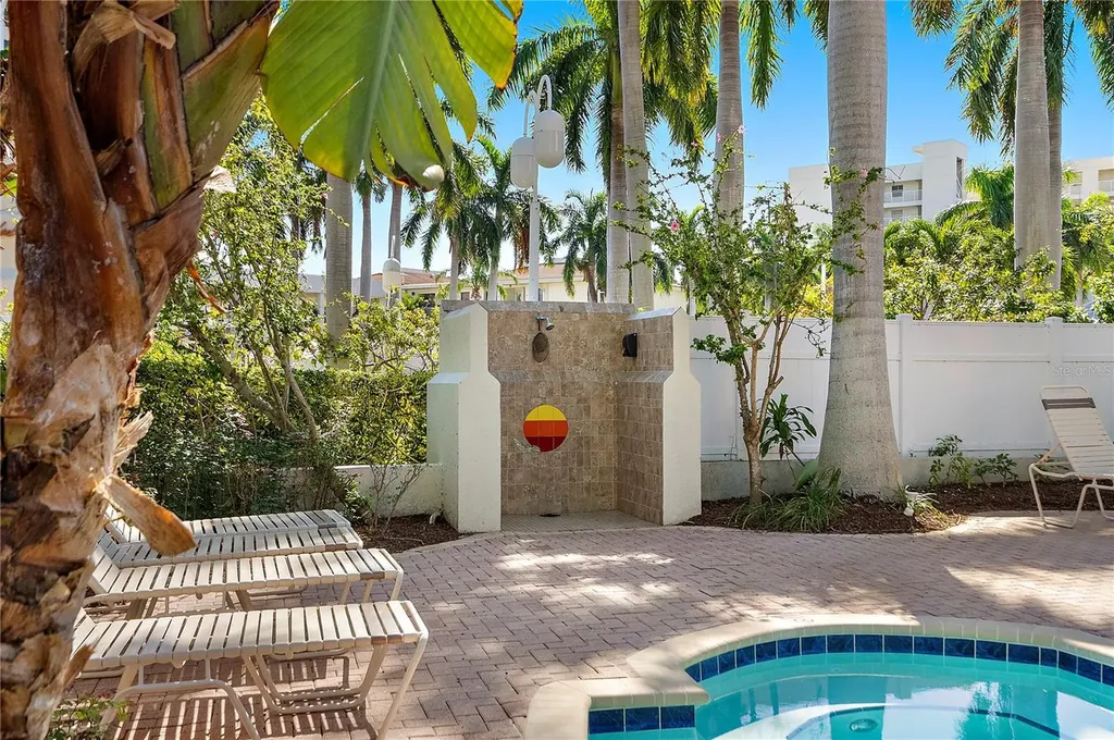 6085 Bahia Del Mar Circle St Petersburg FL 33715