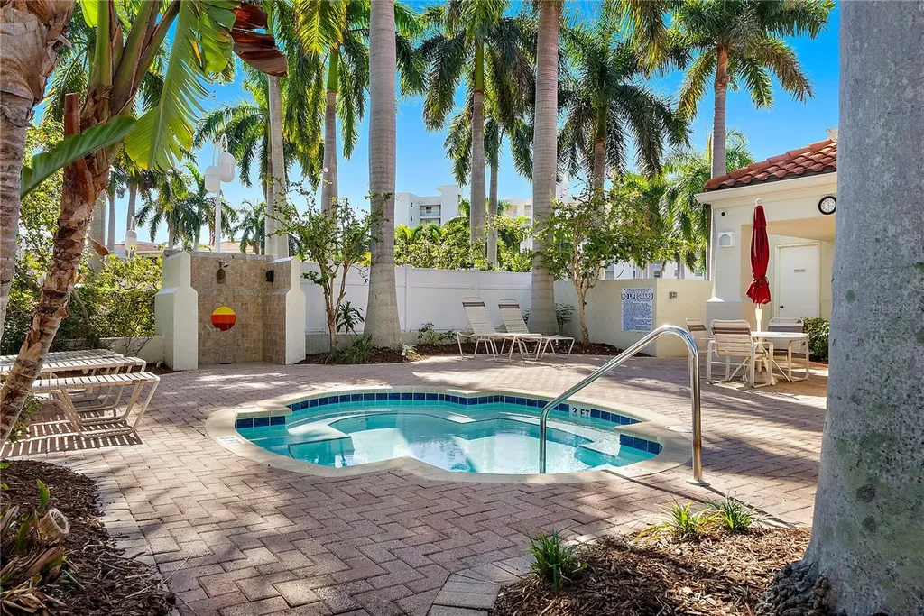 6085 Bahia Del Mar Circle St Petersburg FL 33715