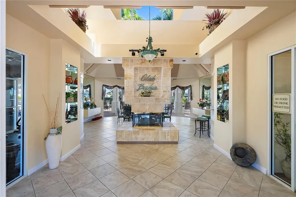 6085 Bahia Del Mar Circle St Petersburg FL 33715