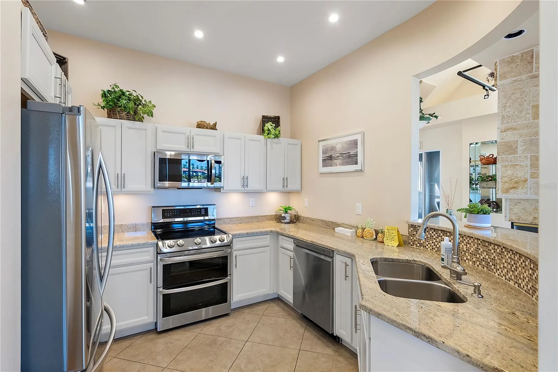 6085 Bahia Del Mar Circle St Petersburg FL 33715