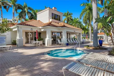 6085 Bahia Del Mar Circle St Petersburg FL 33715