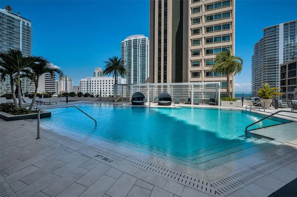 275 1st Avenue S St Petersburg FL 33701