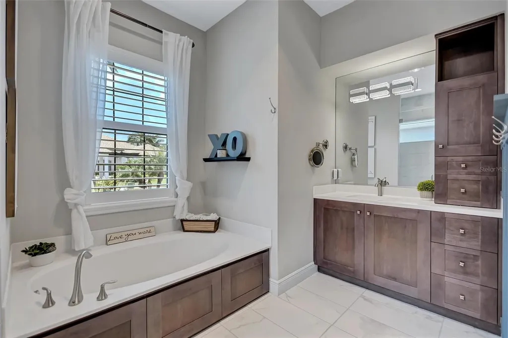 591 Mast Drive Bradenton FL 34208