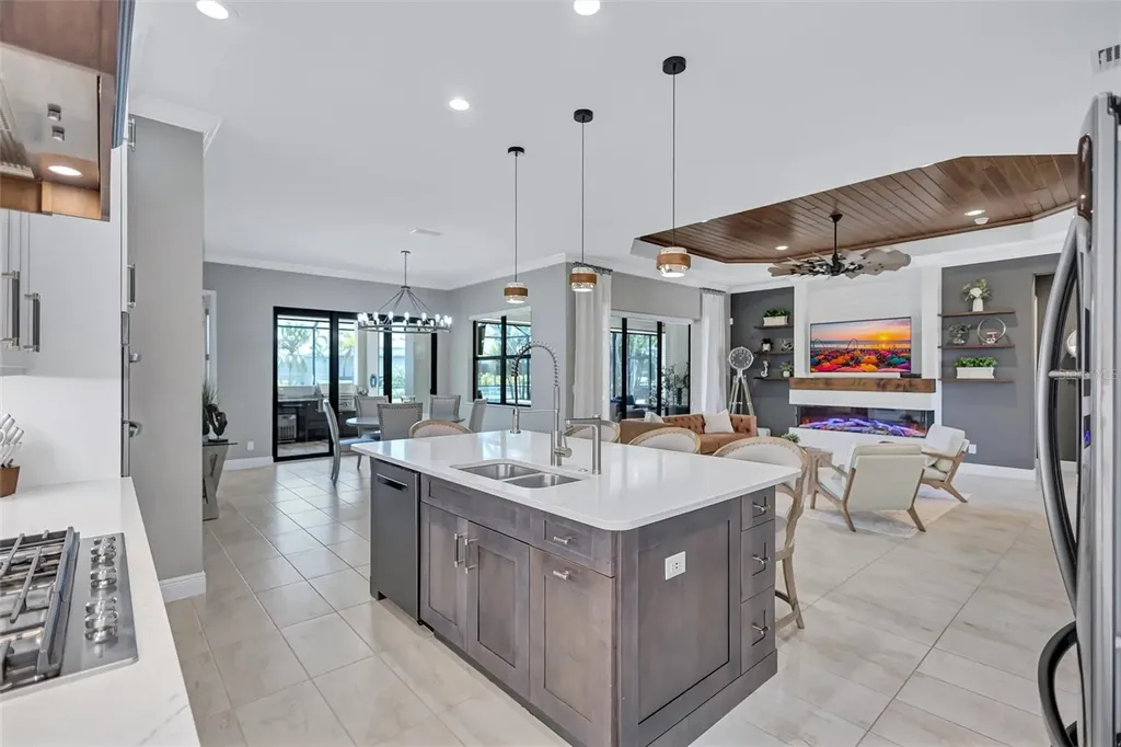 591 Mast Drive Bradenton FL 34208