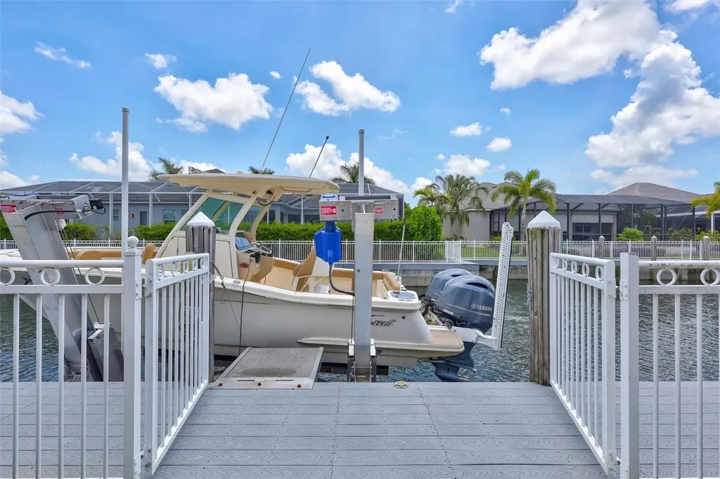 591 Mast Drive Bradenton FL 34208