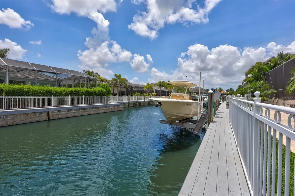 591 Mast Drive Bradenton FL 34208