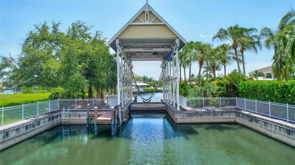 591 Mast Drive Bradenton FL 34208
