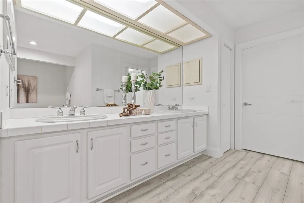 13915 Whisperwood Drive Clearwater FL 33762