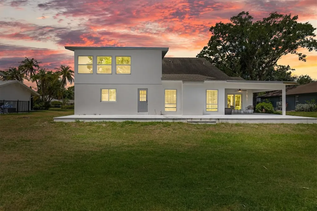 13915 Whisperwood Drive Clearwater FL 33762