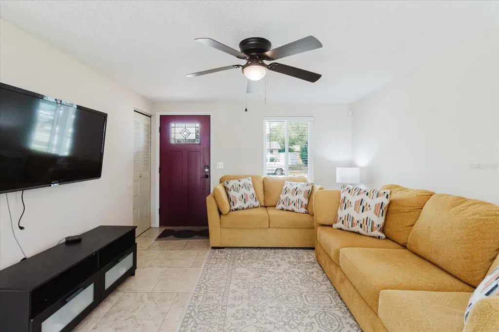 2207 Selkirk Street Valrico FL 33594