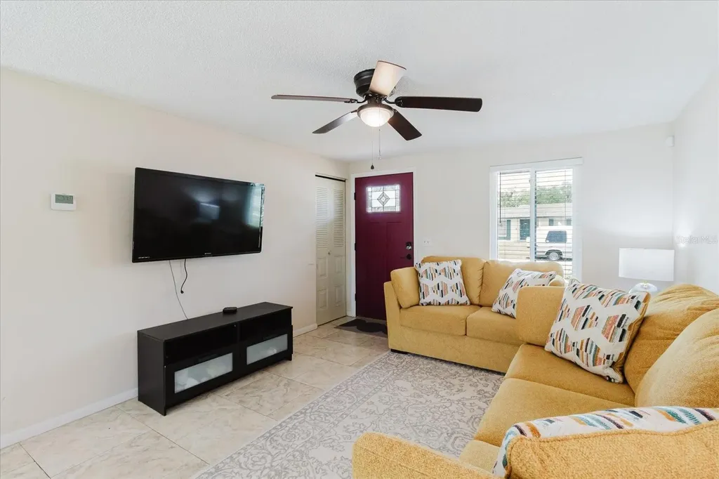 2207 Selkirk Street Valrico FL 33594