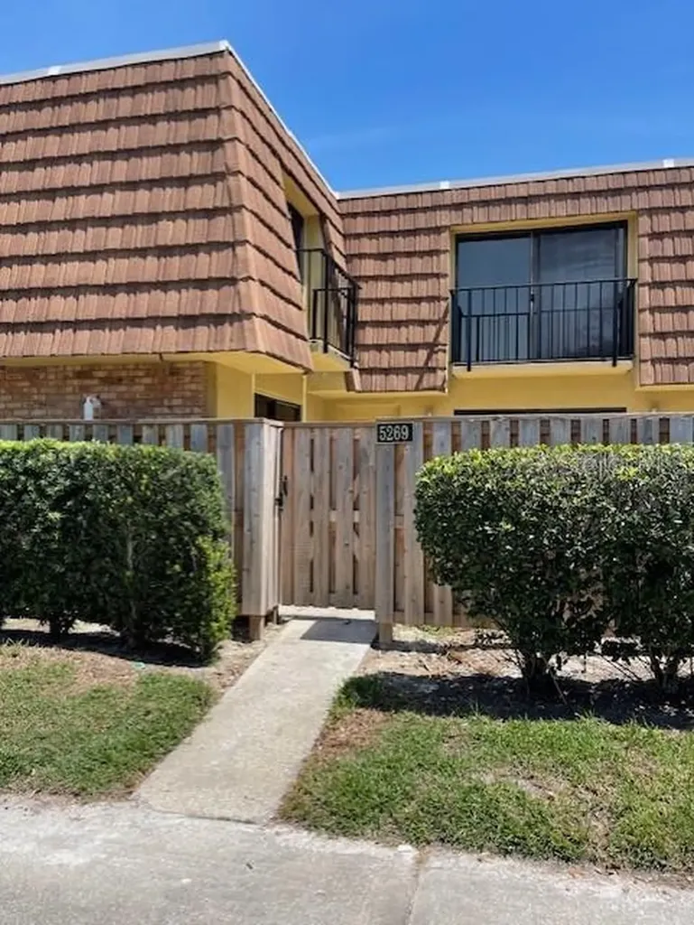 5269 Middle Court Orlando FL 32811
