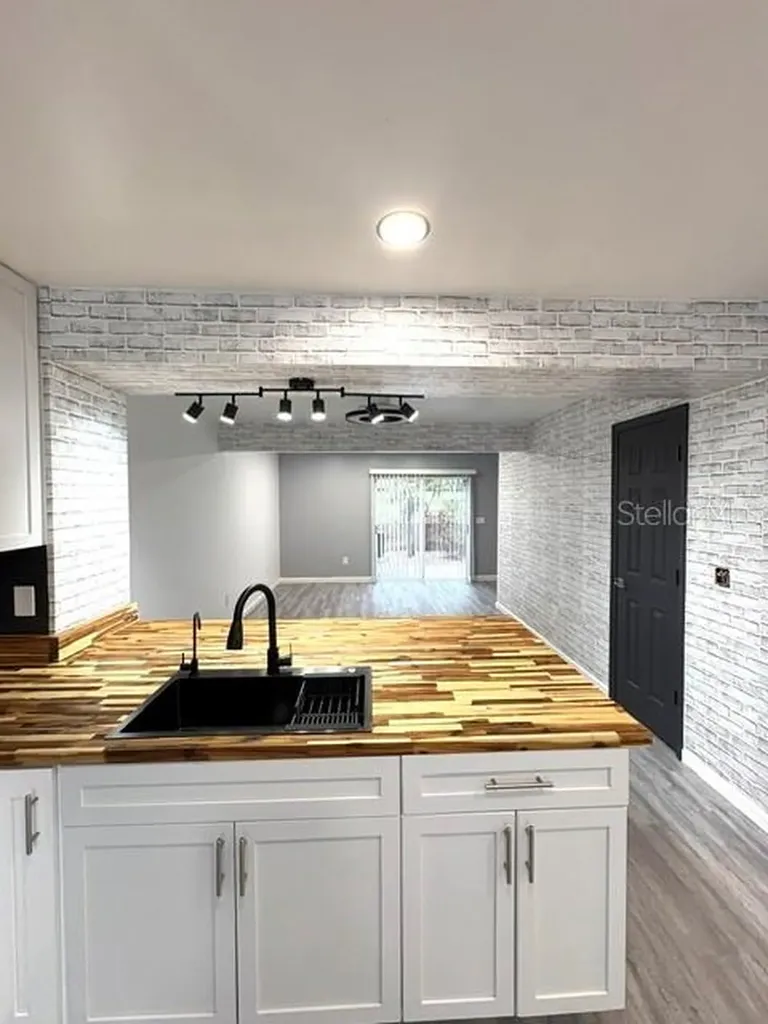 3204 Brigadoon Drive Clearwater FL 33759