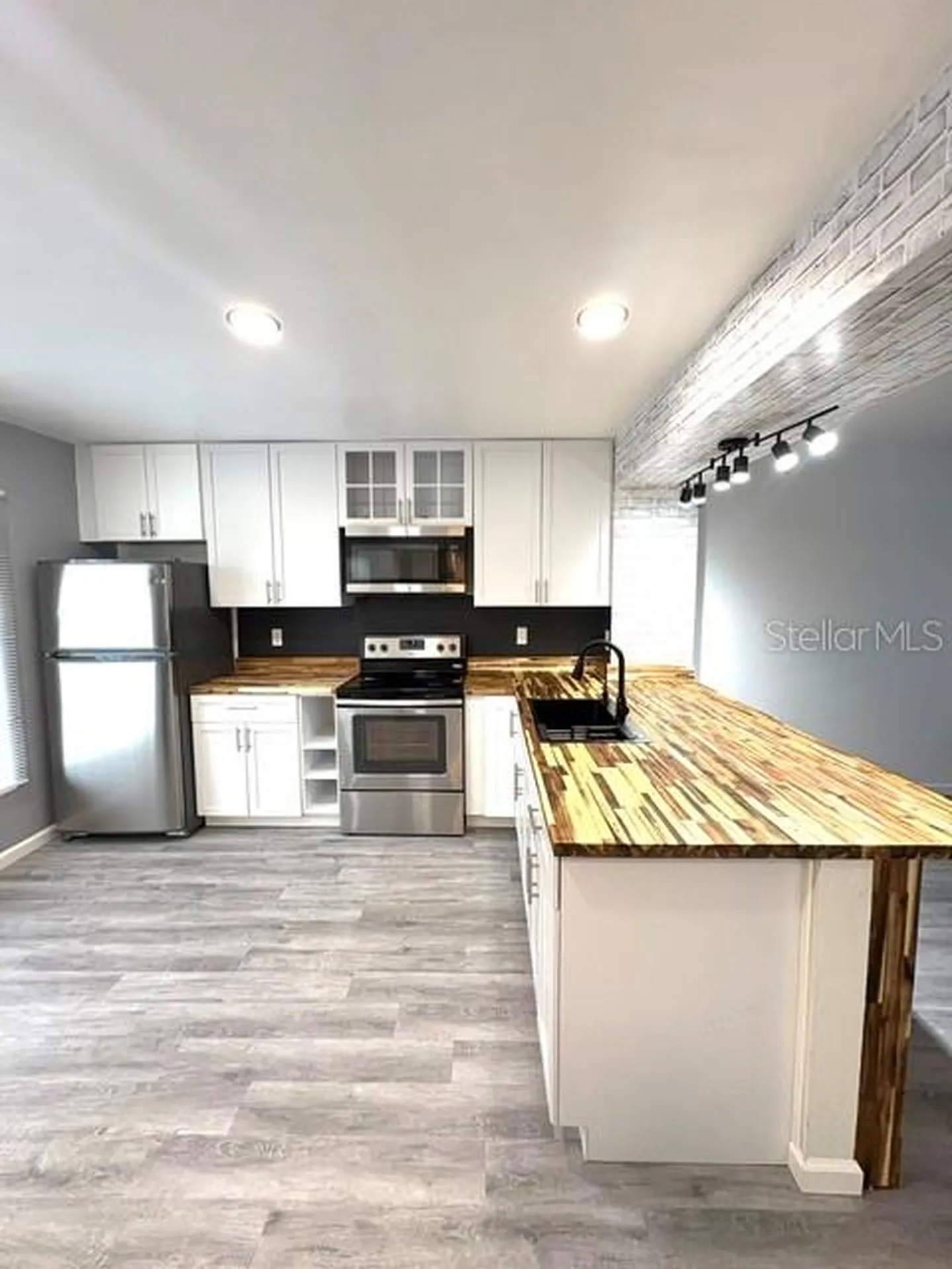3204 Brigadoon Drive Clearwater FL 33759
