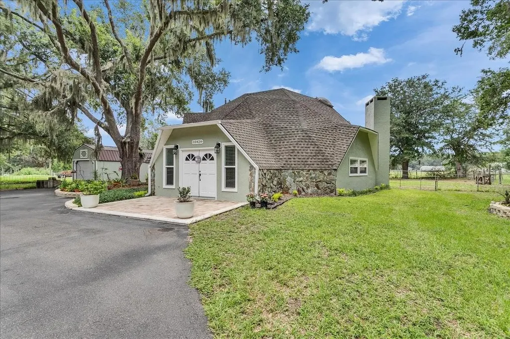 10424 Lyons Avenue Lithia FL 33547