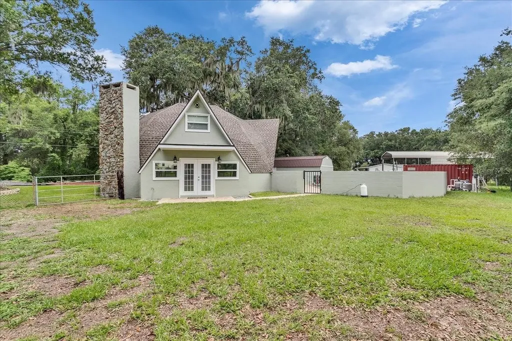 10424 Lyons Avenue Lithia FL 33547