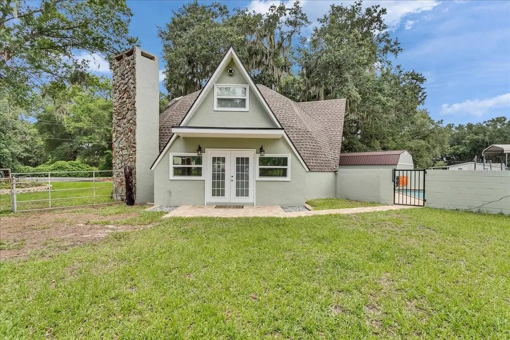 10424 Lyons Avenue Lithia FL 33547