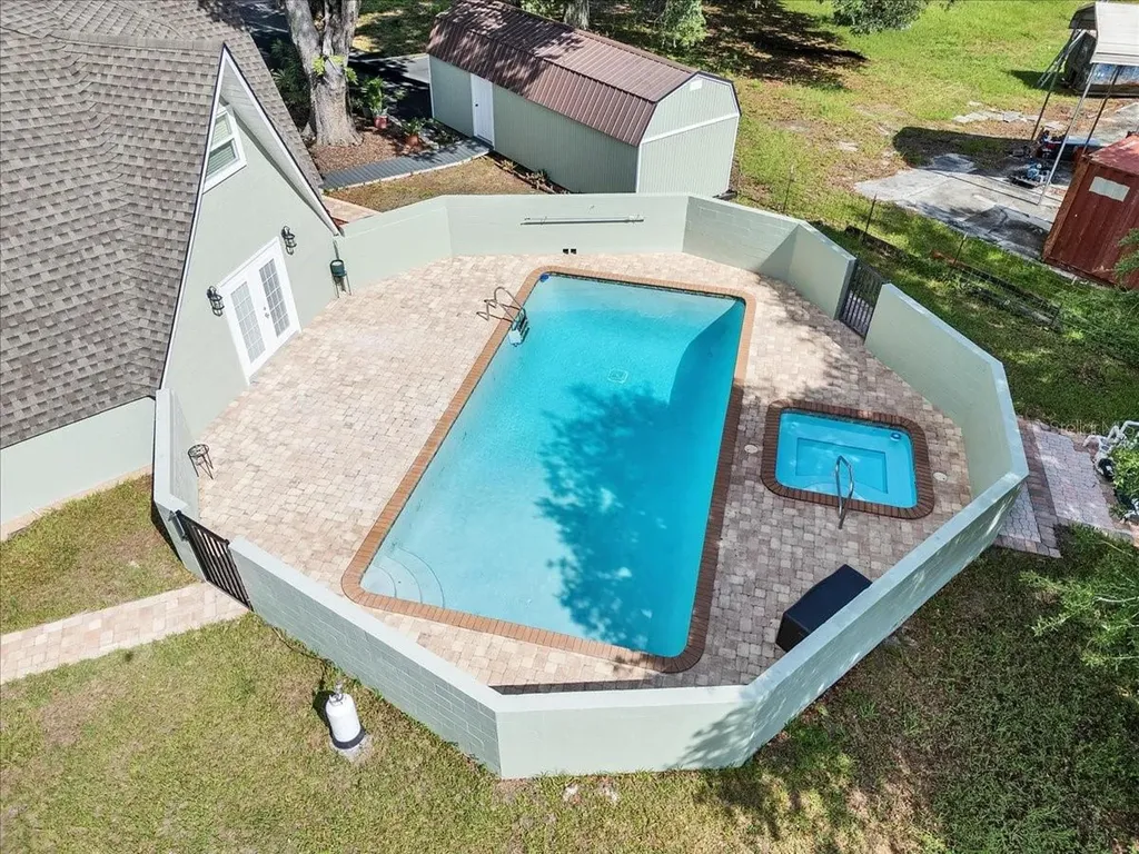 10424 Lyons Avenue Lithia FL 33547