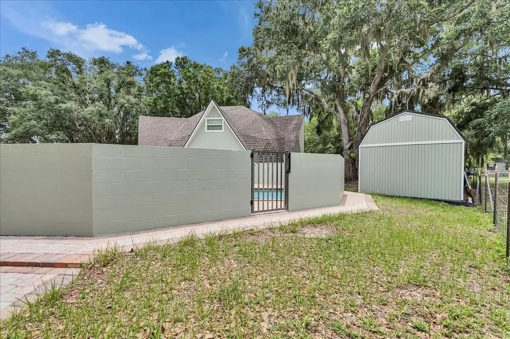 10424 Lyons Avenue Lithia FL 33547