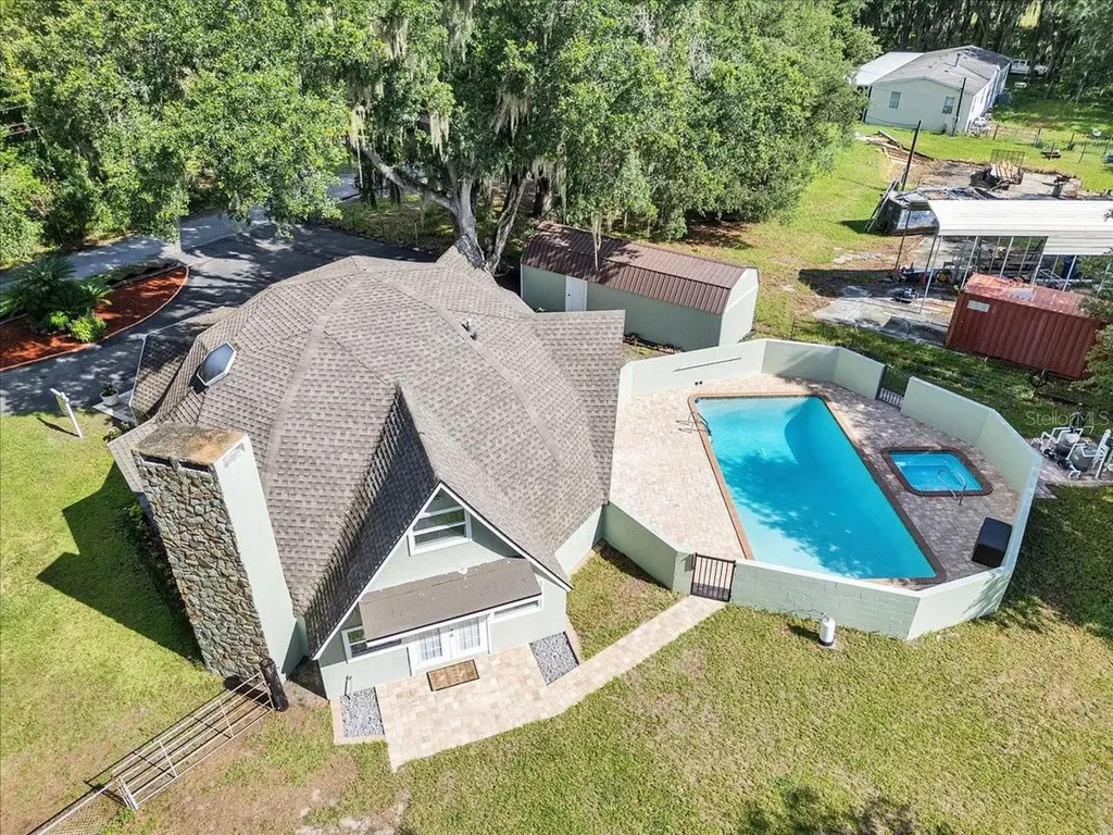 10424 Lyons Avenue Lithia FL 33547
