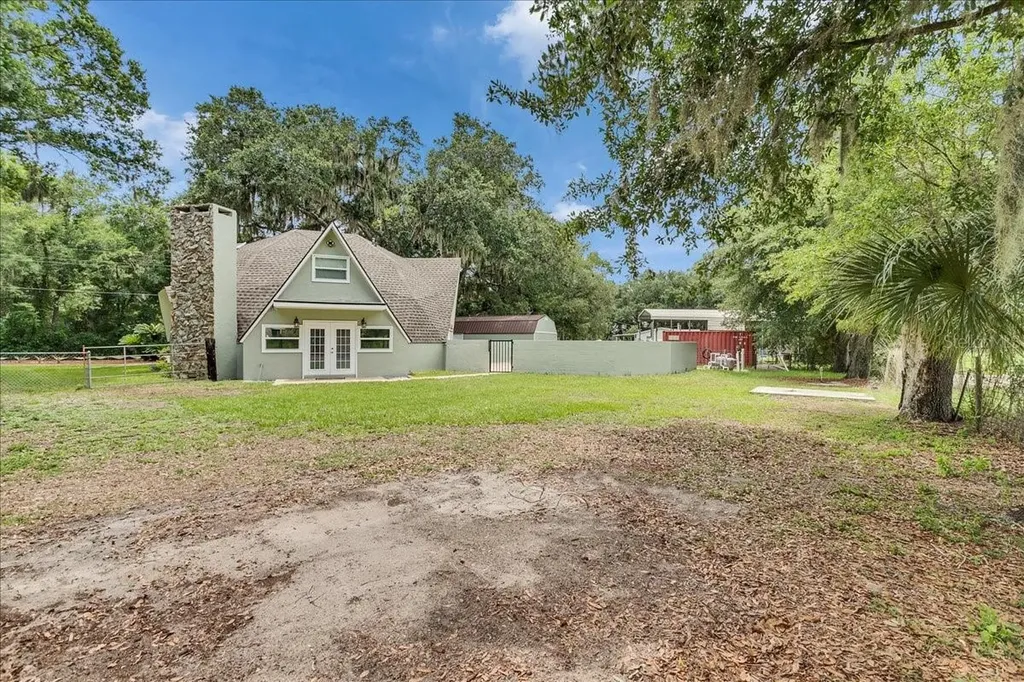 10424 Lyons Avenue Lithia FL 33547