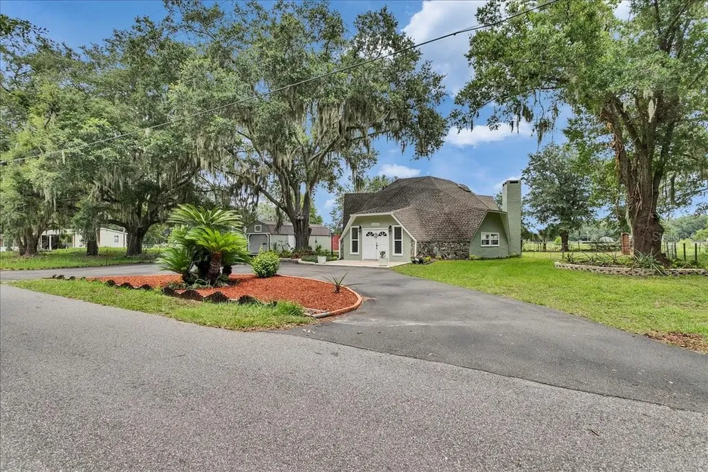 10424 Lyons Avenue Lithia FL 33547