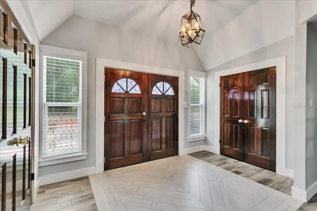 10424 Lyons Avenue Lithia FL 33547