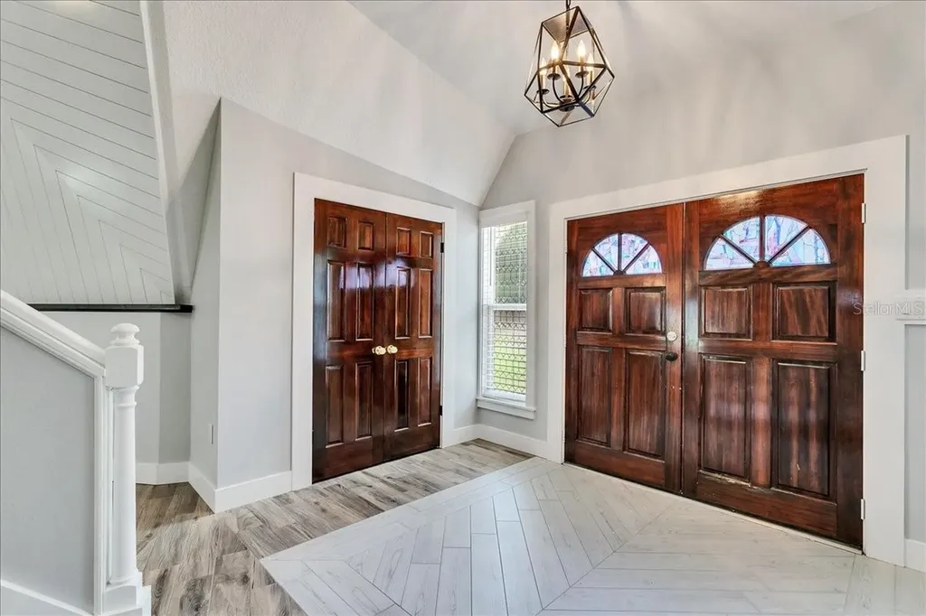 10424 Lyons Avenue Lithia FL 33547