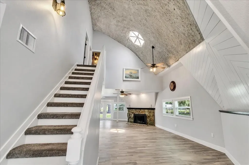 10424 Lyons Avenue Lithia FL 33547