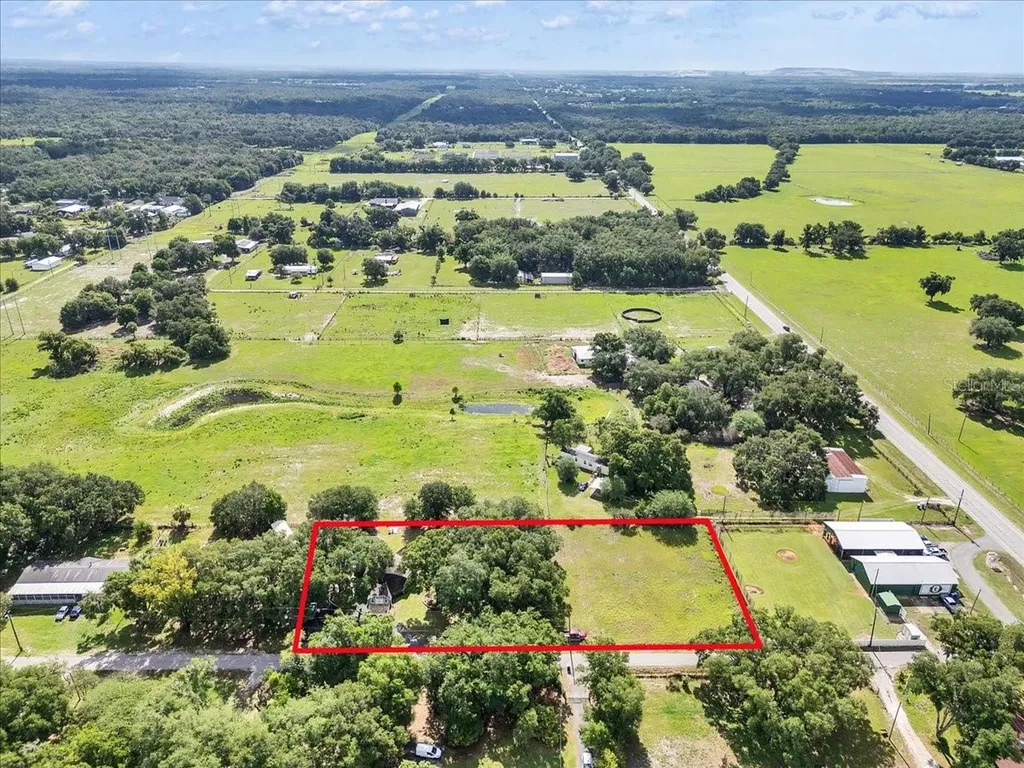 10424 Lyons Avenue Lithia FL 33547