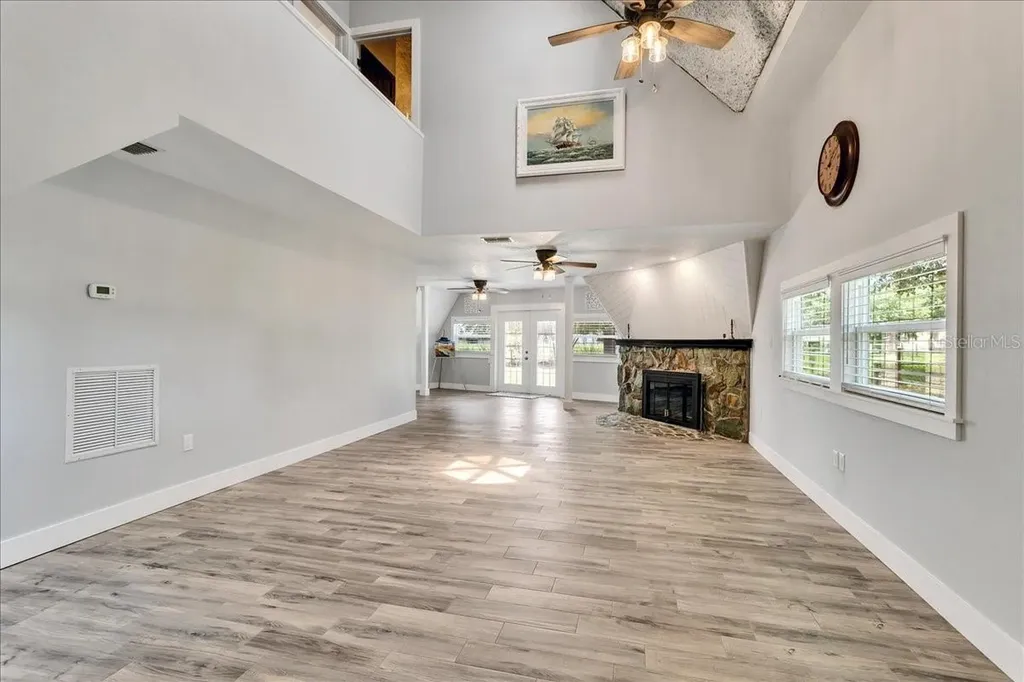 10424 Lyons Avenue Lithia FL 33547