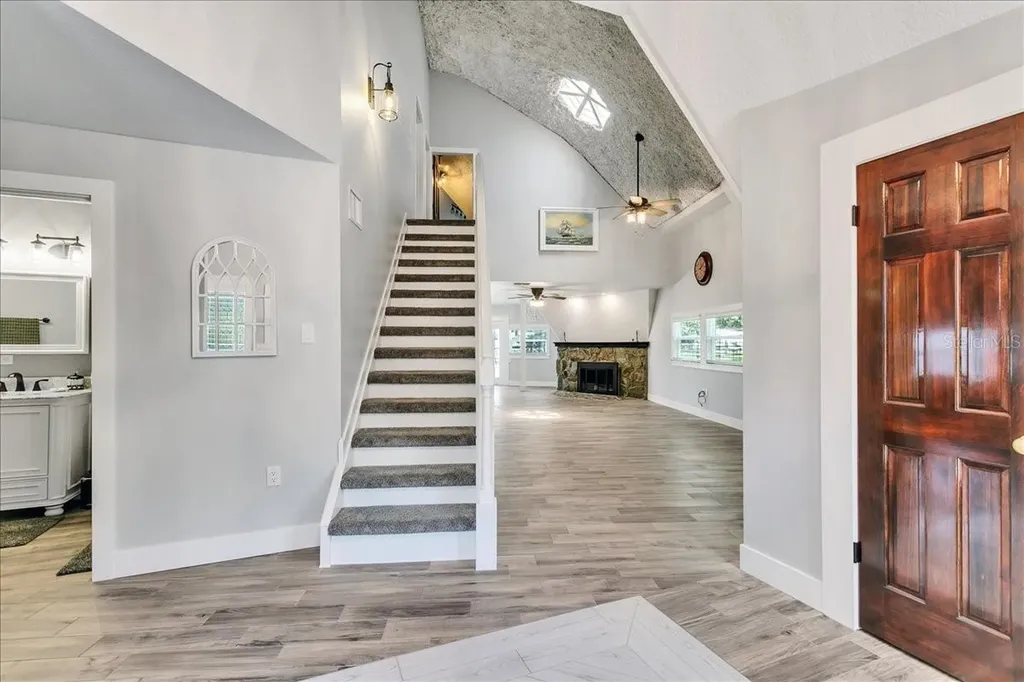 10424 Lyons Avenue Lithia FL 33547