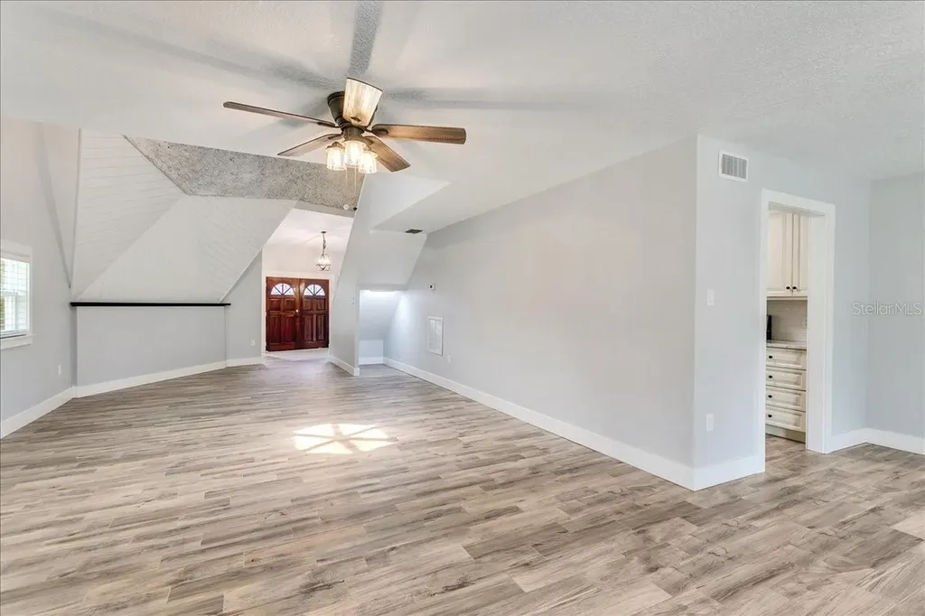 10424 Lyons Avenue Lithia FL 33547